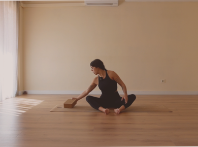 Apertura de caderas con bloques y manta | Vinyasa Yoga Suave
